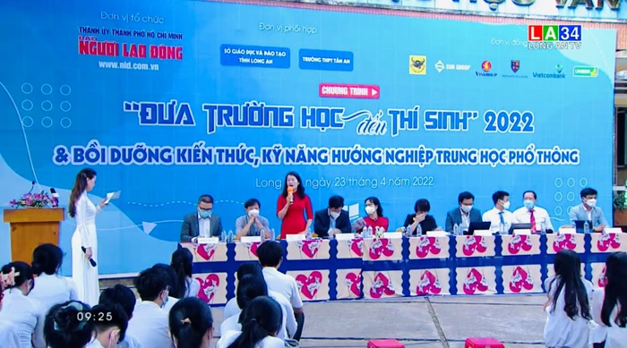 Chương trình đưa Trường học đến thí sinh tại tỉnh Long An do Báo Người Lao Động tổ chức