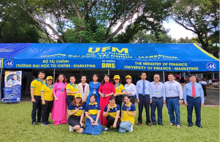Gian hàng UFM nhộn nhịp tại ngày hội Tư vấn tuyển sinh – Hướng nghiệp 2022 tại Tp. Hồ Chí Minh